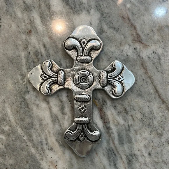 A La Carte 152 small pewter cross - Picture 1 of 3